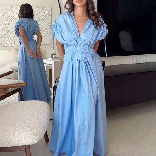 Gracieuse robe longue plissée à taille haute